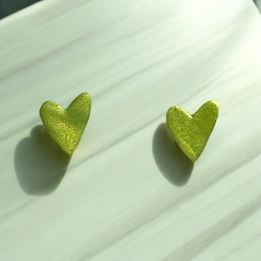 Oblong heart stud earrings