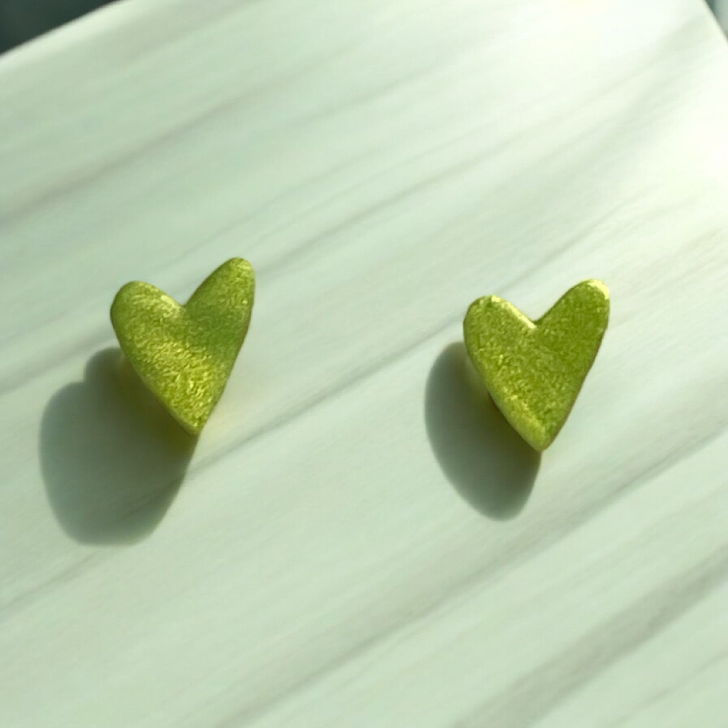 Oblong heart stud earrings