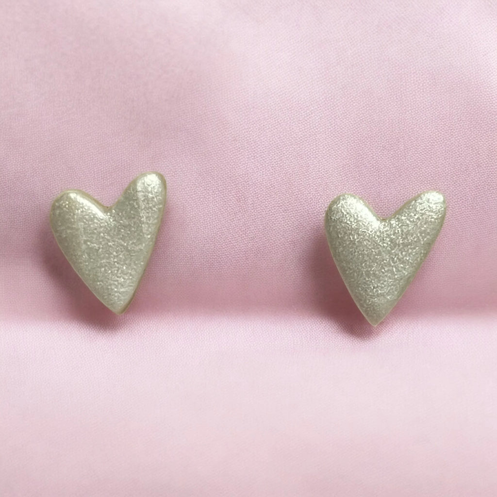 Oblong heart stud earrings