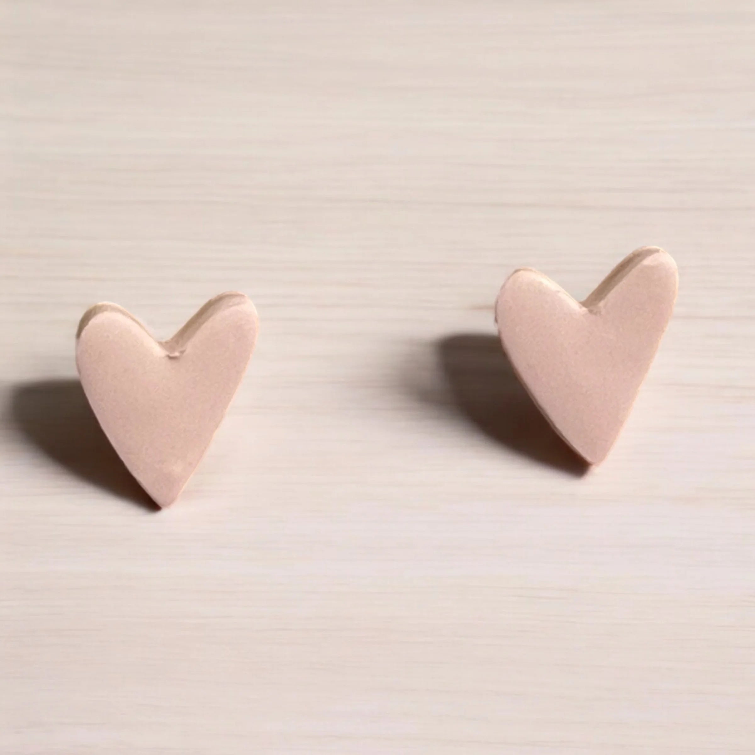 Oblong heart stud earrings
