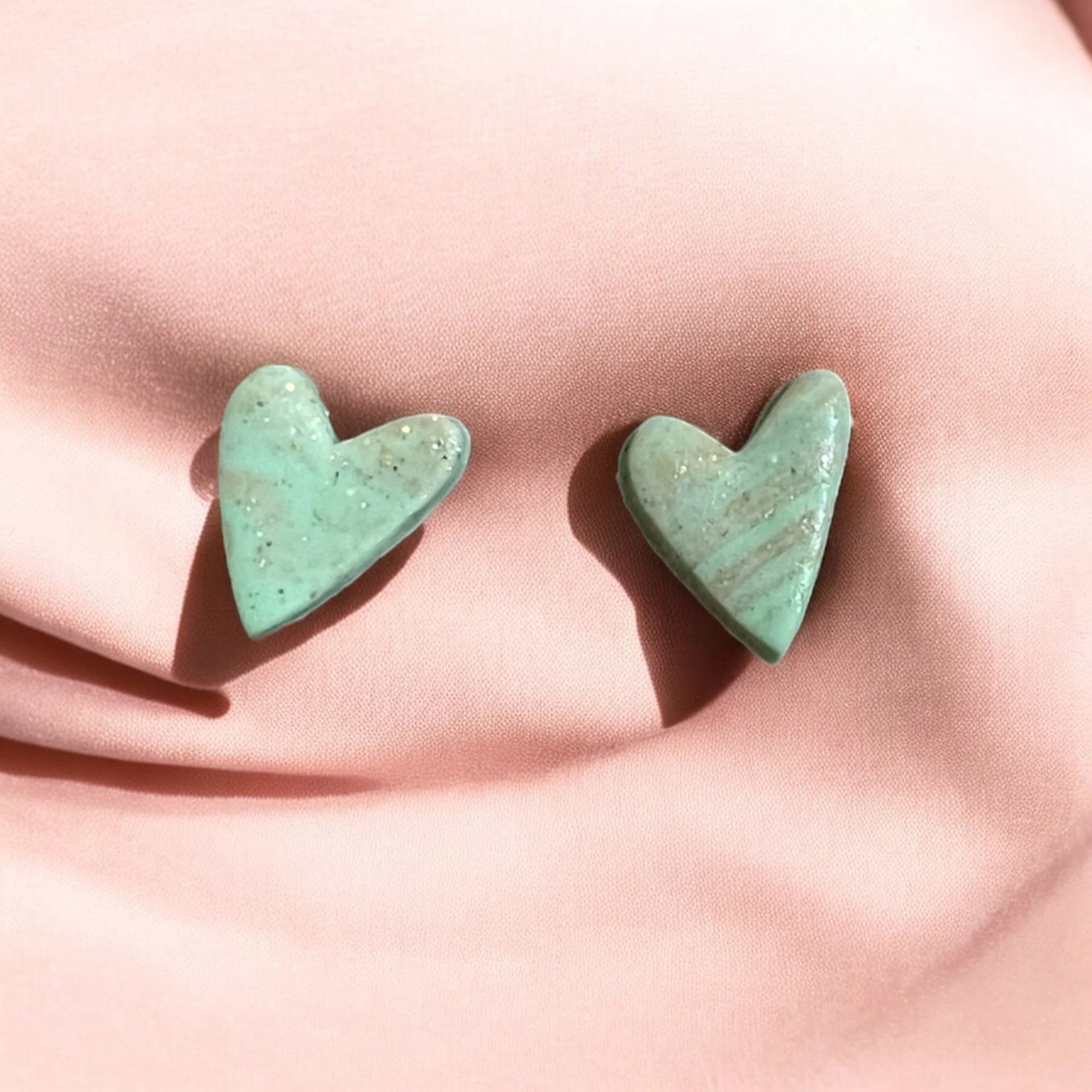 Oblong heart stud earrings