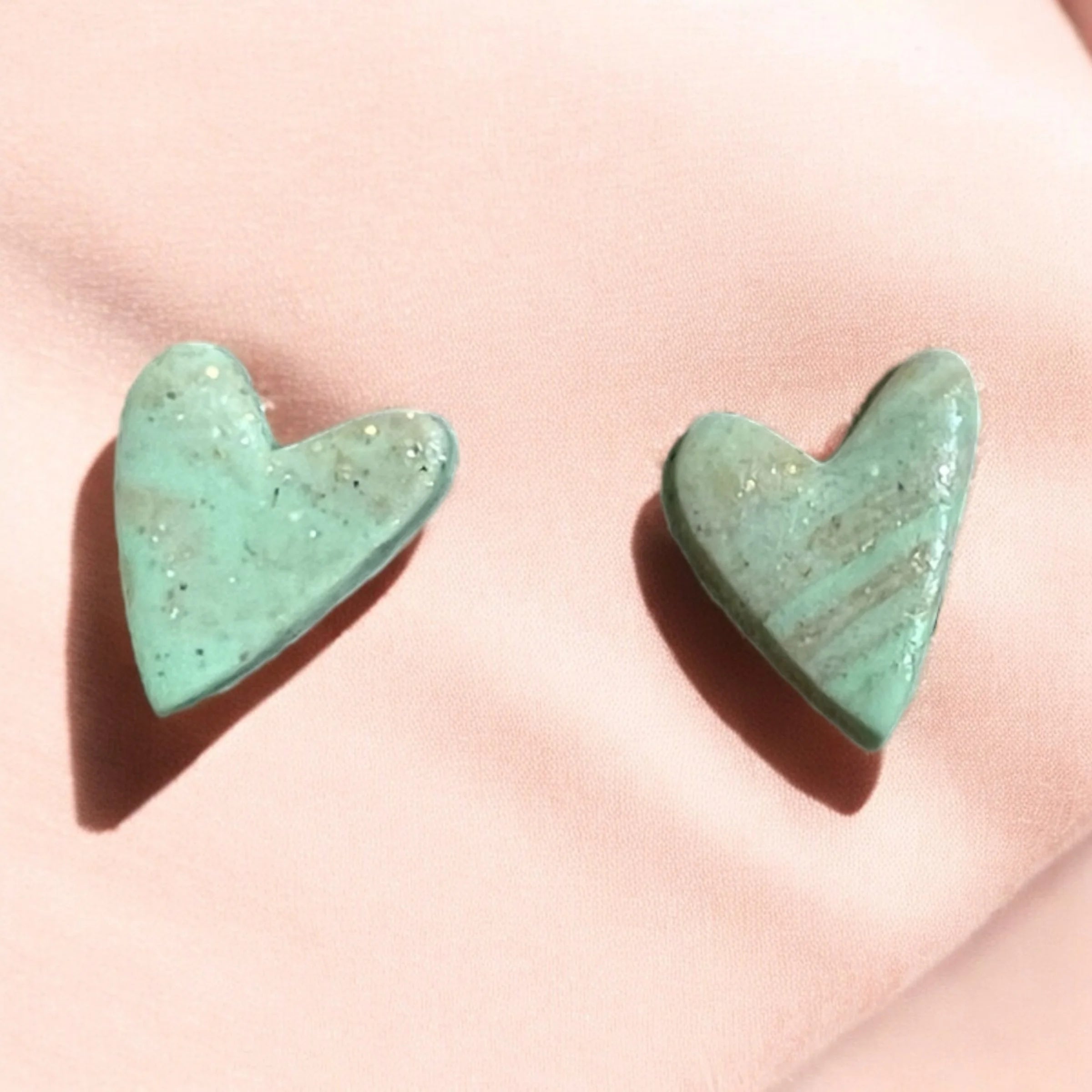 Oblong heart stud earrings