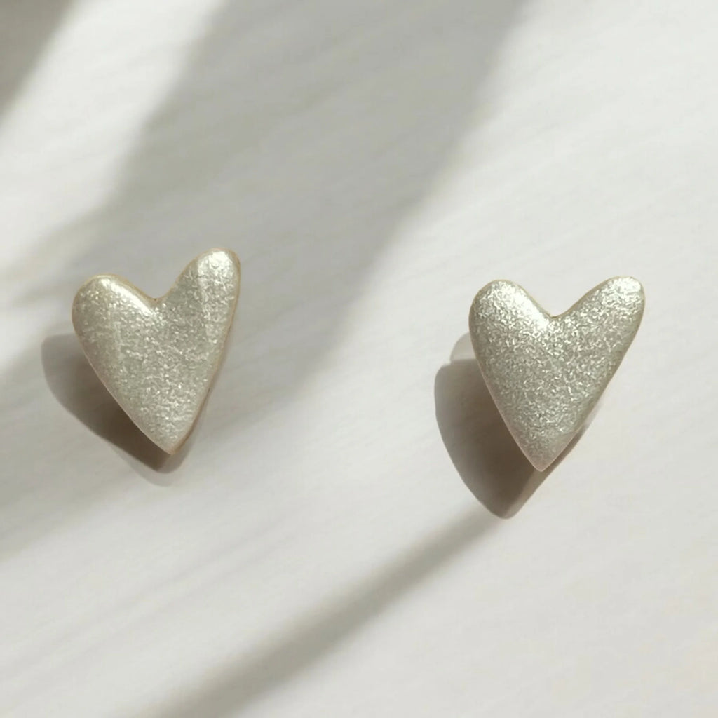 Oblong heart stud earrings