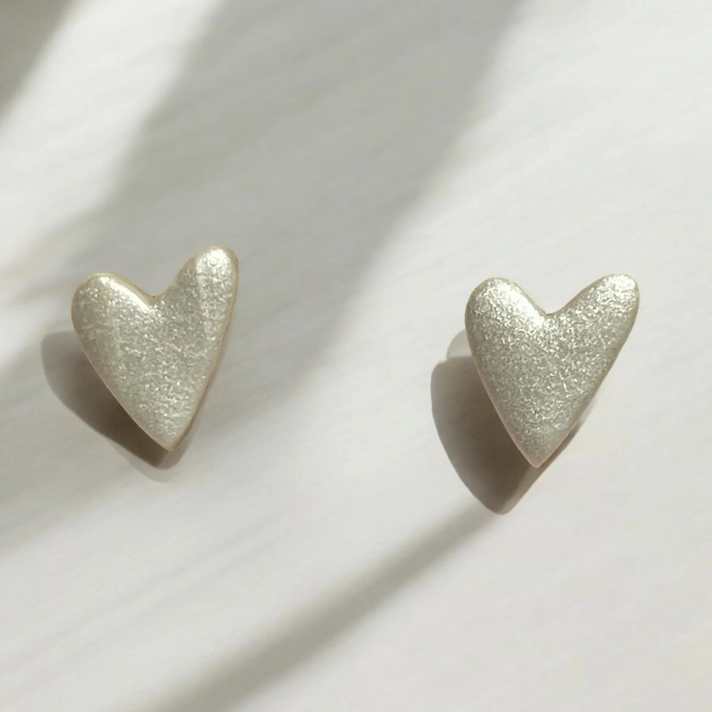 Oblong heart stud earrings