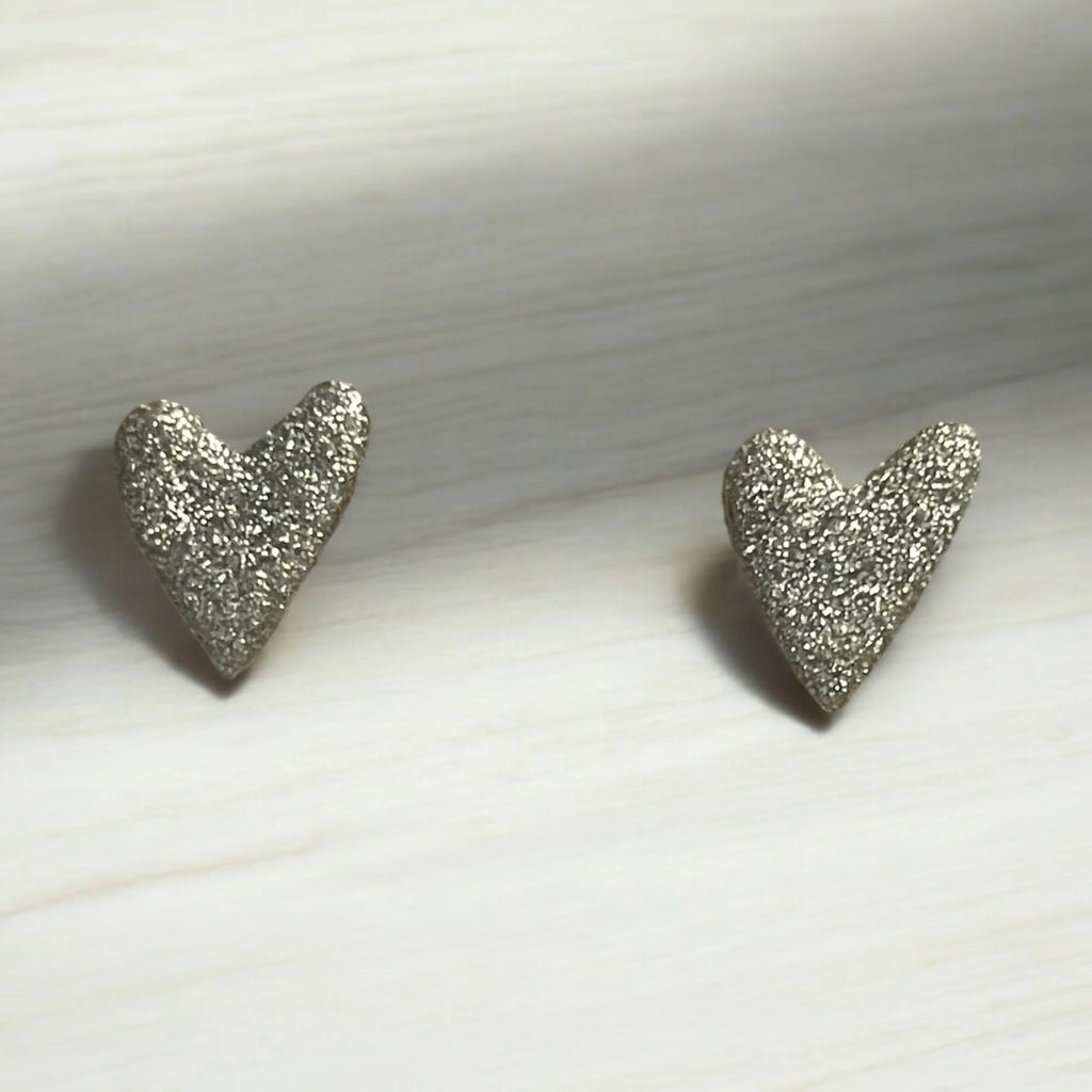 Oblong heart stud earrings