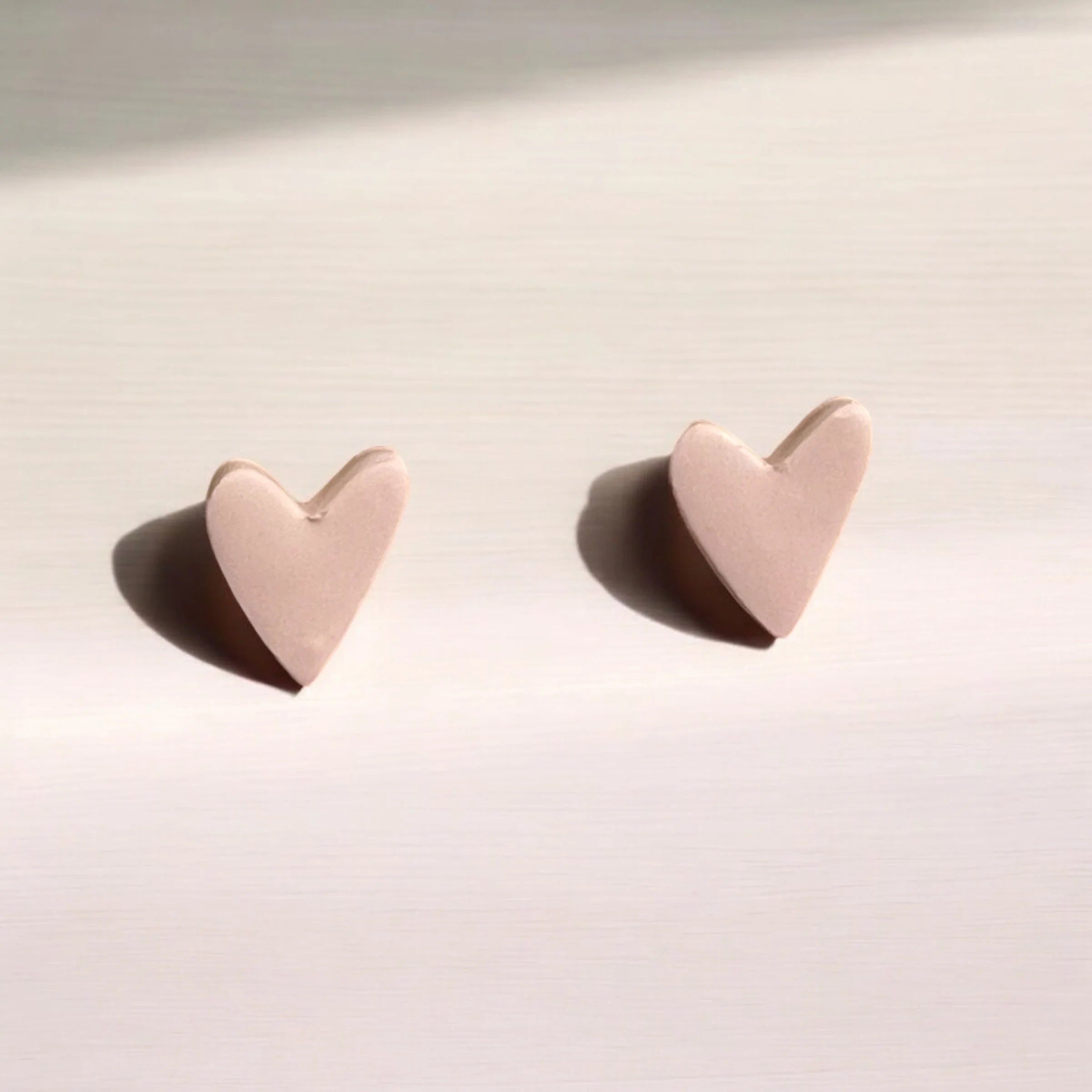 Oblong heart stud earrings