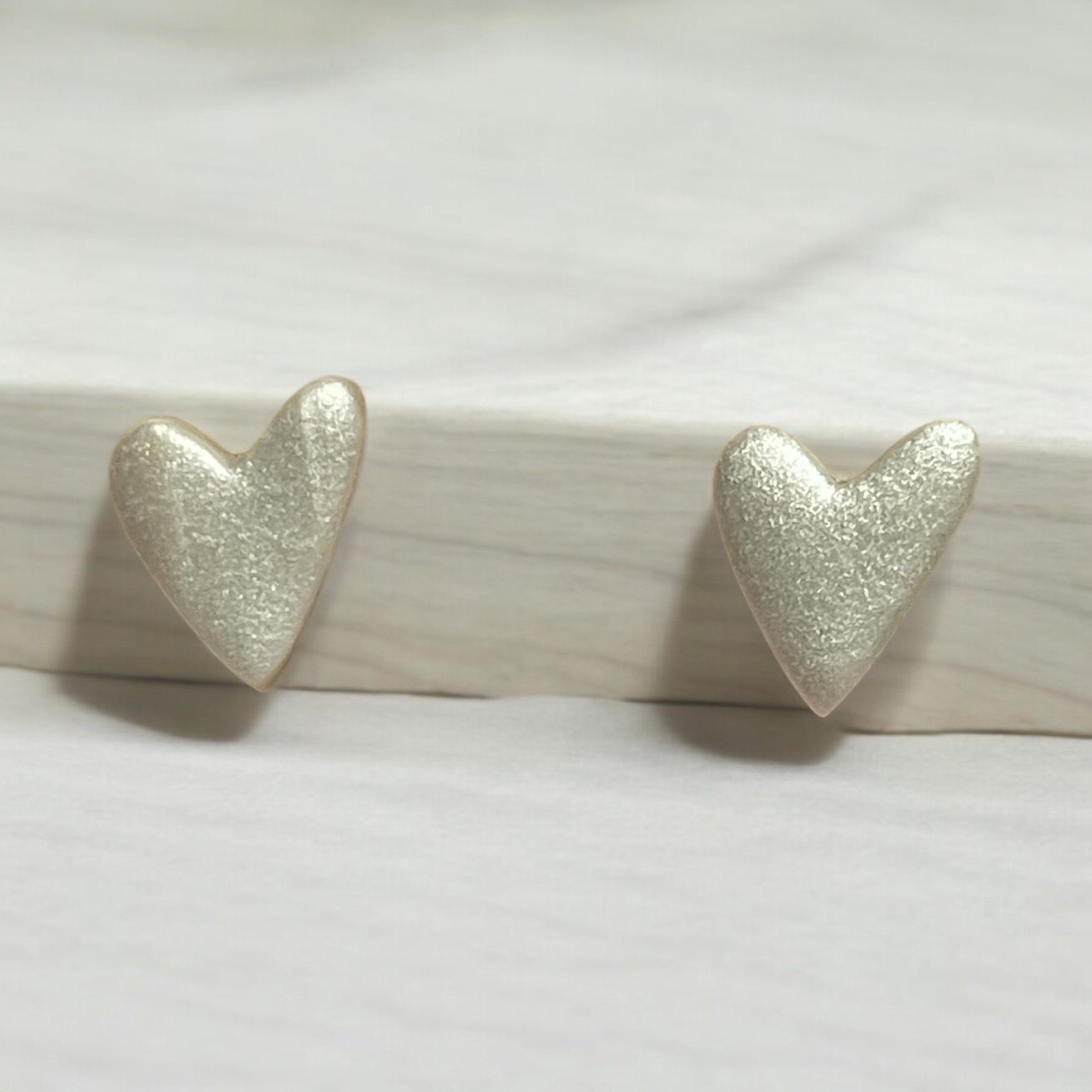 Oblong heart stud earrings